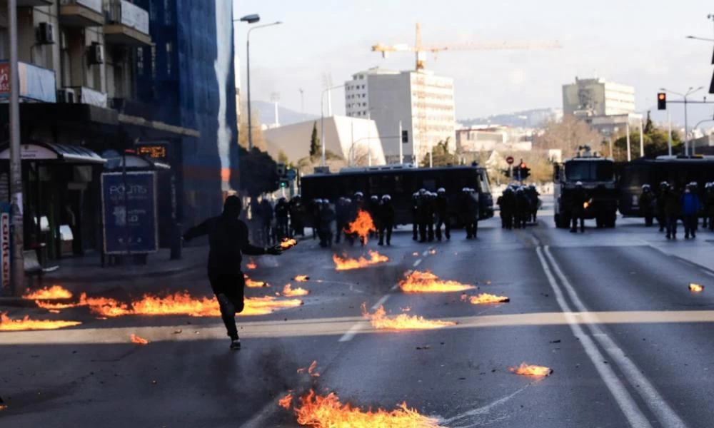 Θεσσαλονίκη – Επεισόδια: Για τρία κακουργήματα διώκεται 26χρονη
